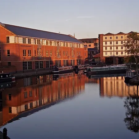 Houseboat Botel 3*