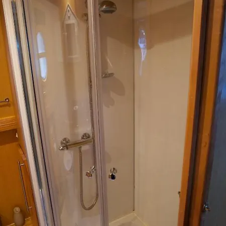 Houseboat 3* Sheffield