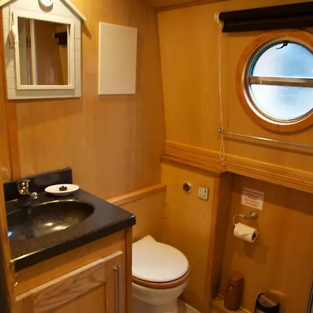 Houseboat Botel Sheffield