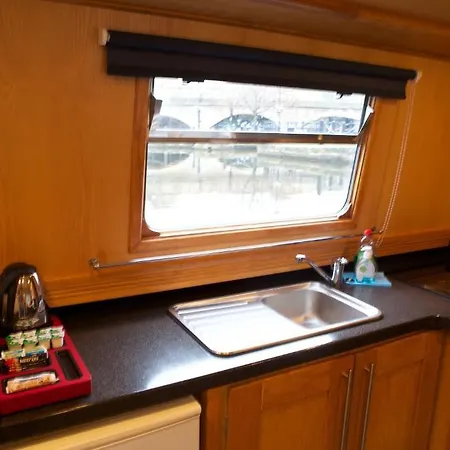 Houseboat Sheffield