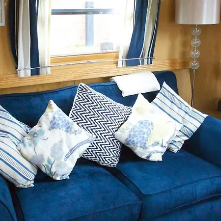 Houseboat 3*